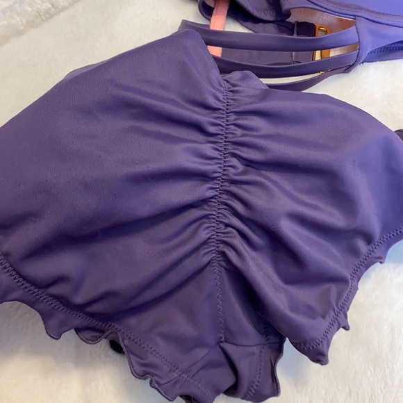 Victoria’s Secret Bikini - Picture 9 of 10